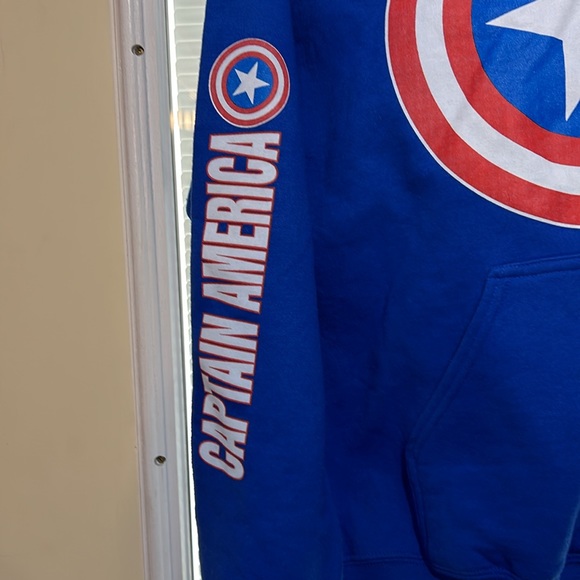 Gildan men's Captain America sweatshirt - Picture 4 of 9